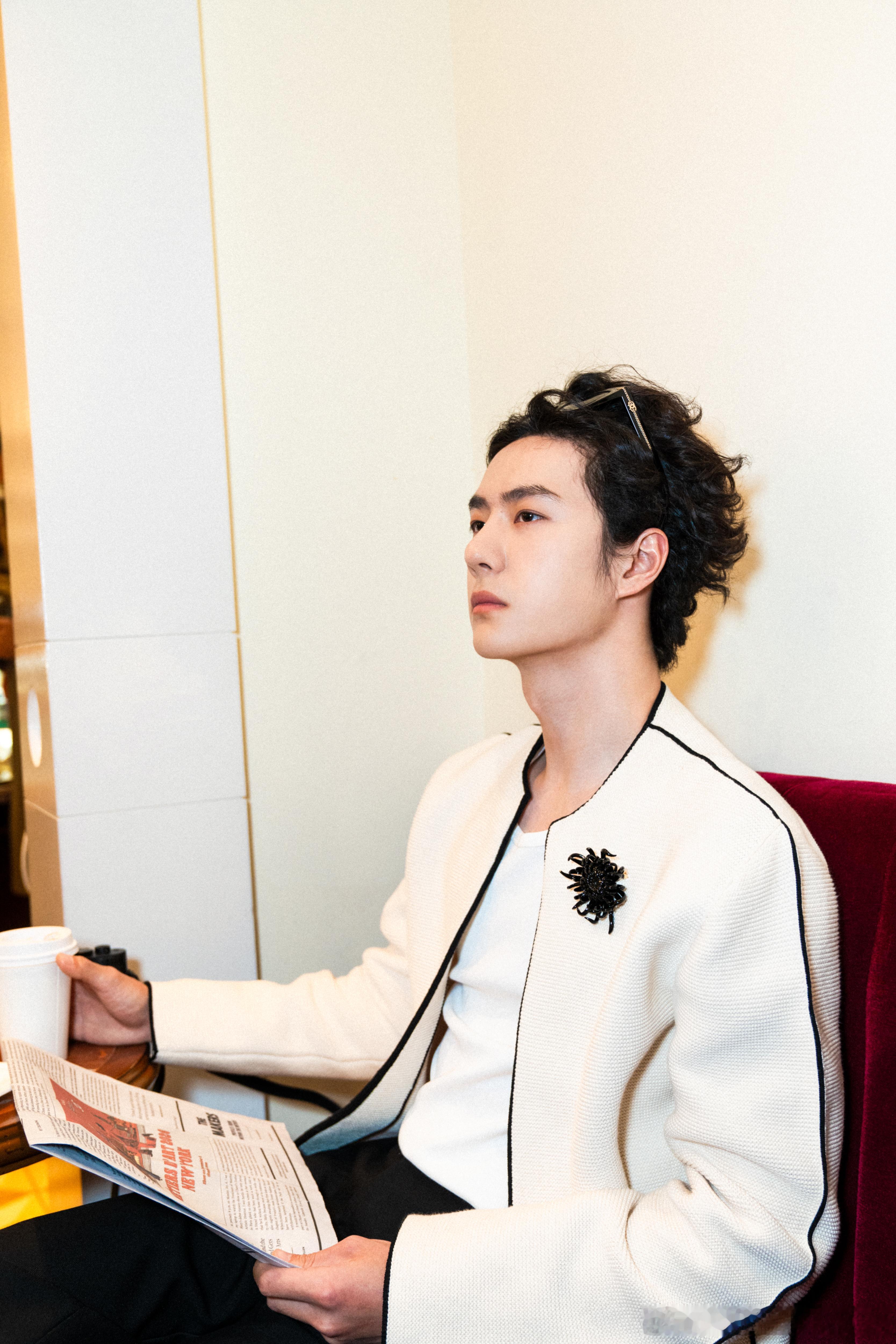 王一博chanel纽约大秀造型预热造型，这次造型来自CHANEL2026春夏