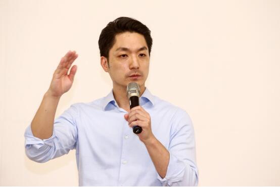 民进党当面逼问，蒋万安一句反问，绿营全场哑火。4月10日，台北市议会质询现