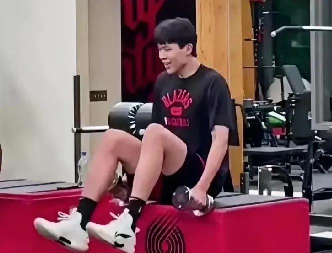 不要指望杨瀚森头两年就能打出来，训练效果才是重点。看到很多人都在讨论和展望杨瀚