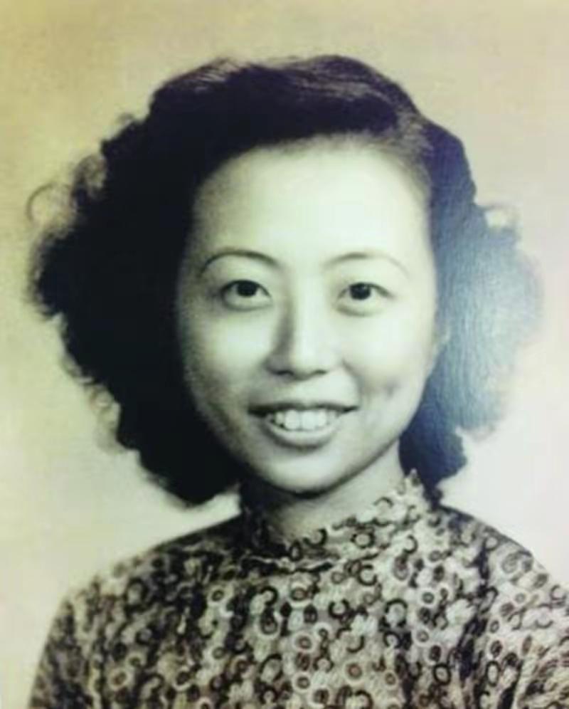 1946年,因会议机密被泄露,蒋介石大怒,让秘书长吴铁城彻查此事,沈安娜知道后,