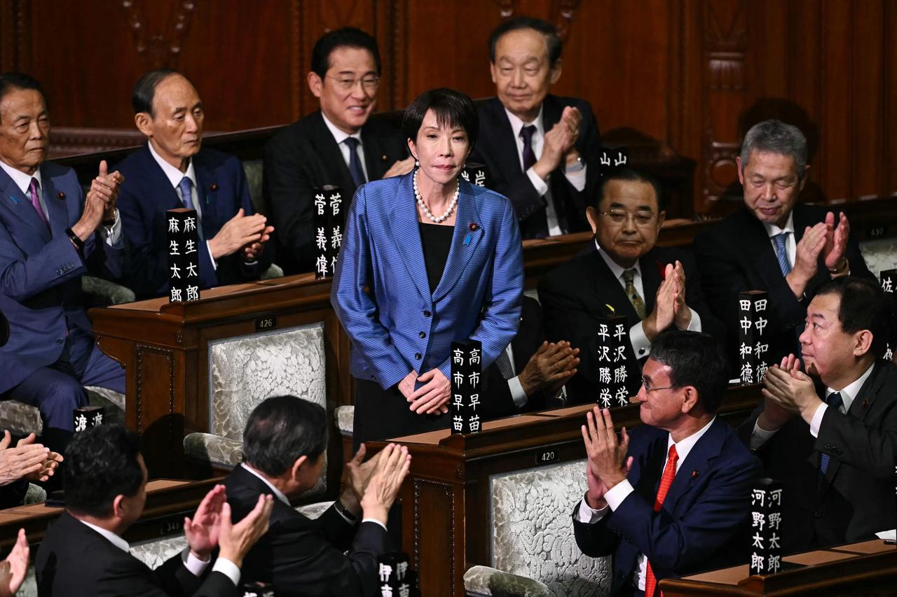 日本那边传来风声！据日媒早前报道，日本内阁会议批准了首相高市早苗那封关于"武力