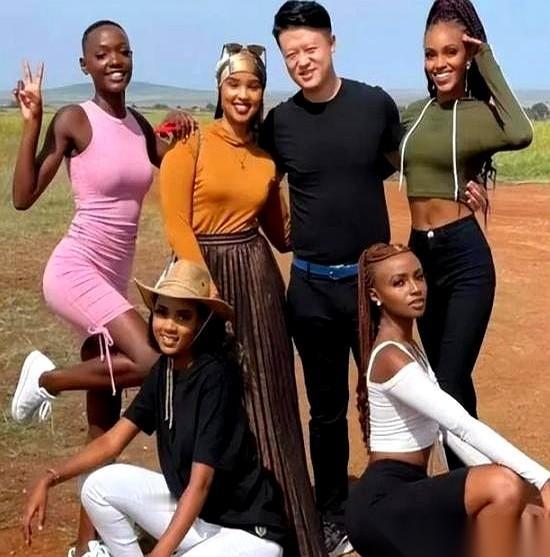 跟你说个扎心的事儿。在国内，你可能就是那个被老板Pua、被KPI压垮、随时准备