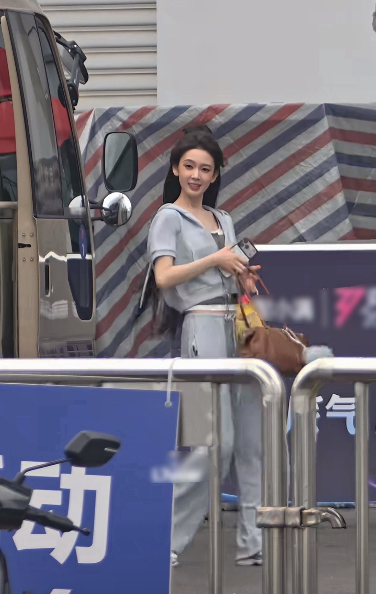 李小冉、唐艺昕、王濛、陈瑶淡淡三公造型，都要穿古装啦…便利贴组又要出神曲啦