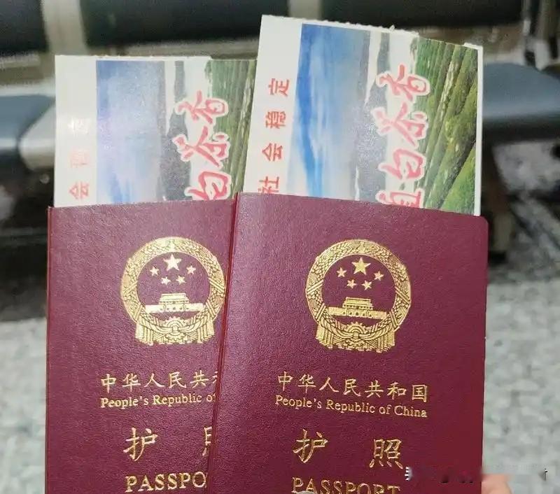 那些享有外籍福利，还在国内买房、领社保，占用公共资源的大聪明们。这回你们的好日子