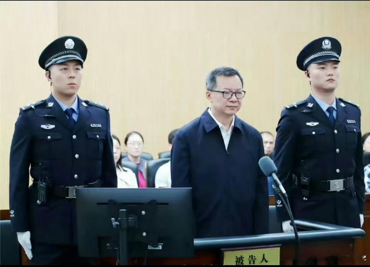 李刚受贿1.02亿余元什么概念呢，就是我做梦中彩票都不敢梦到这个数，怕不真实。