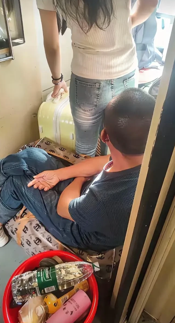 大哥好好的坐在那，结果给来一下，求大哥此时的心理感受