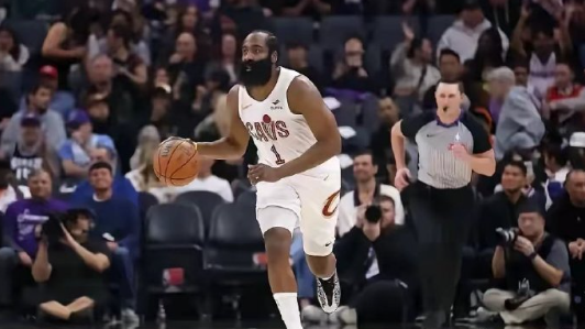 一切都在阿特金森的掌控中！​骑士的轮休策略跟厉害，一场轮休内线，一场轮休外线，