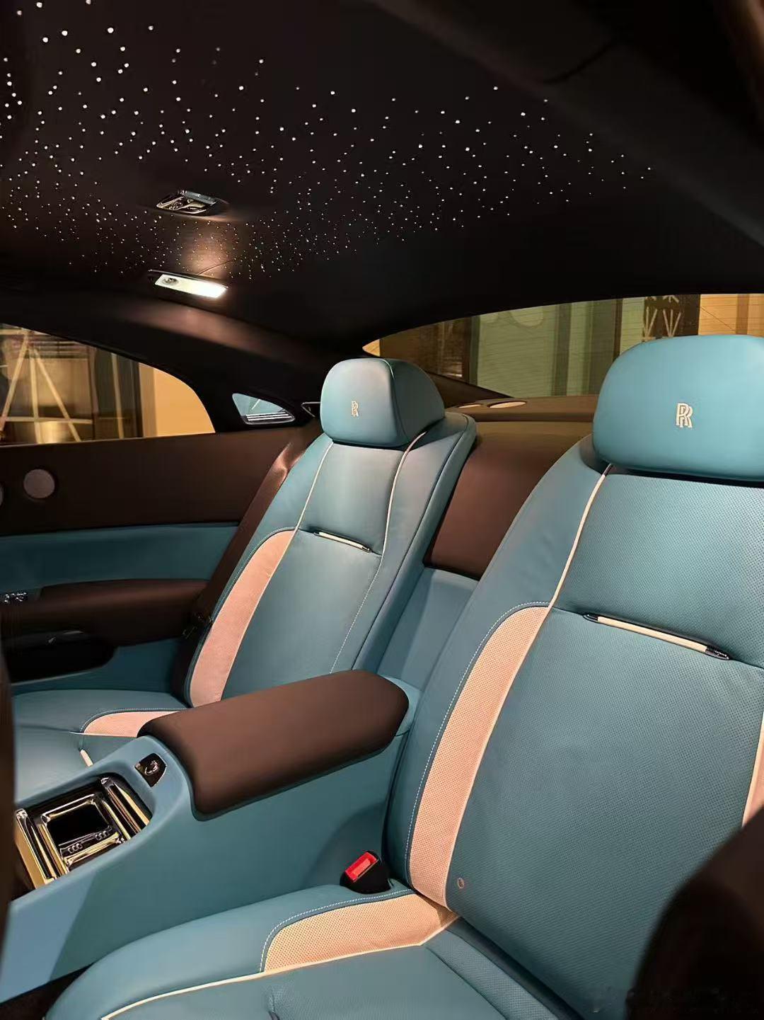 劳斯莱斯魅影双拼色加急寻伯乐、23年4000公里​​​