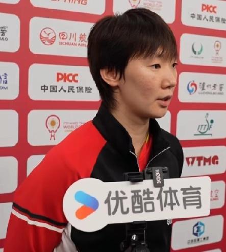 成都混合团体世界杯半决赛，中国队战胜韩国队晋级决赛。赛后采访王曼昱回答记者提问身