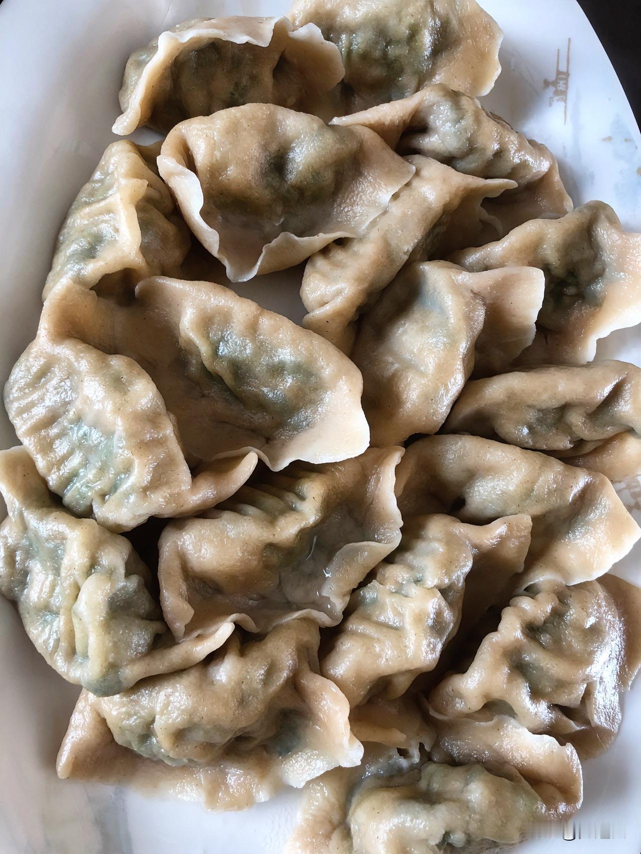 千万不要请客老年人到家里吃饭！前天接到姨家大表姐电话，说昨天上午老两口去我老