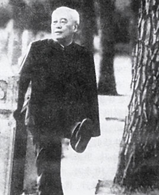 国务院原副总理身边的秘书官做到正国级，他的唯一儿子娶了中国元帅的女儿，你知道是谁