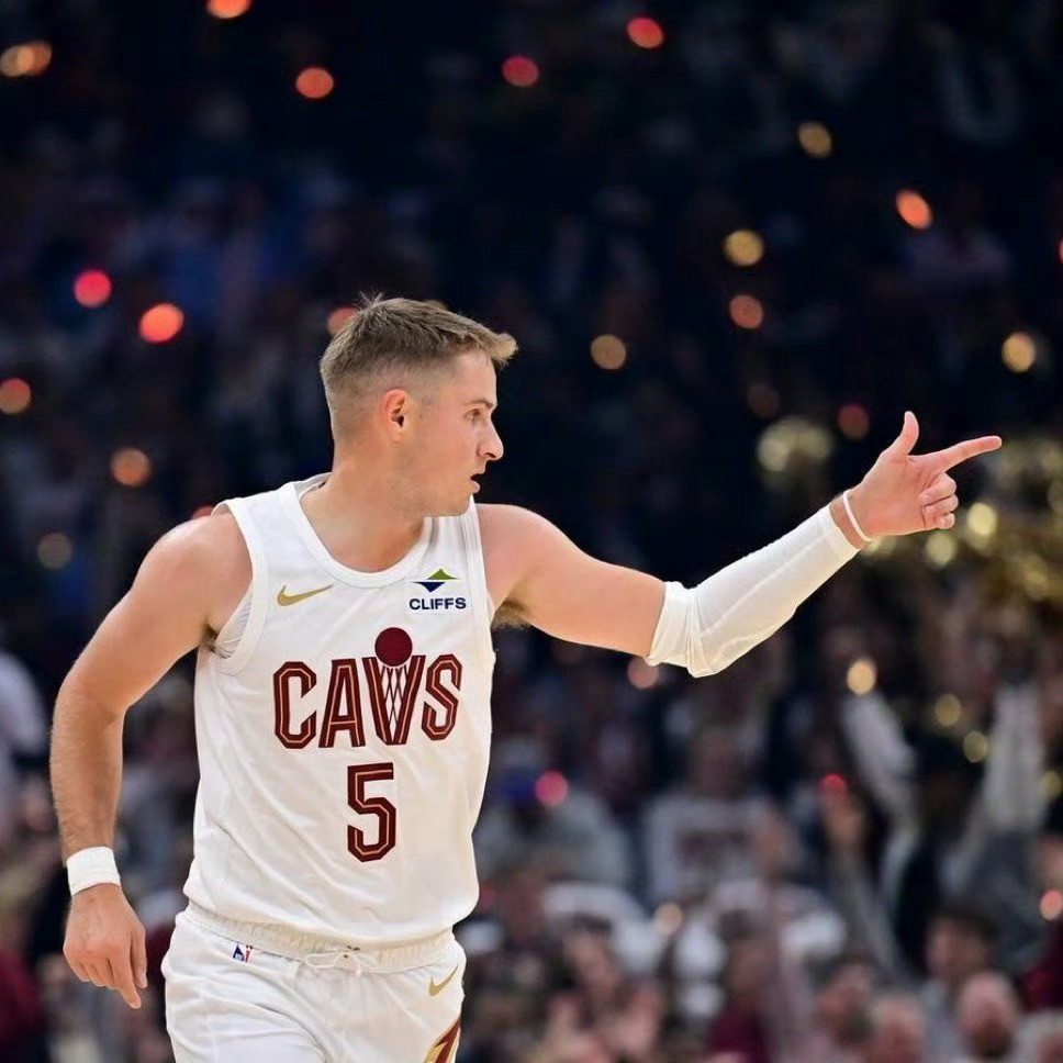 梅里尔表示，哈登￼在观看比赛录像和暂停期间一直“非常积极”地发言。这种态度受到了