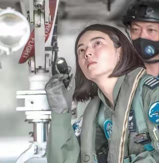 牛皮吹破！台女飞行员扬言击落歼-20，自家专家当场戳穿歼16d歼20中国力