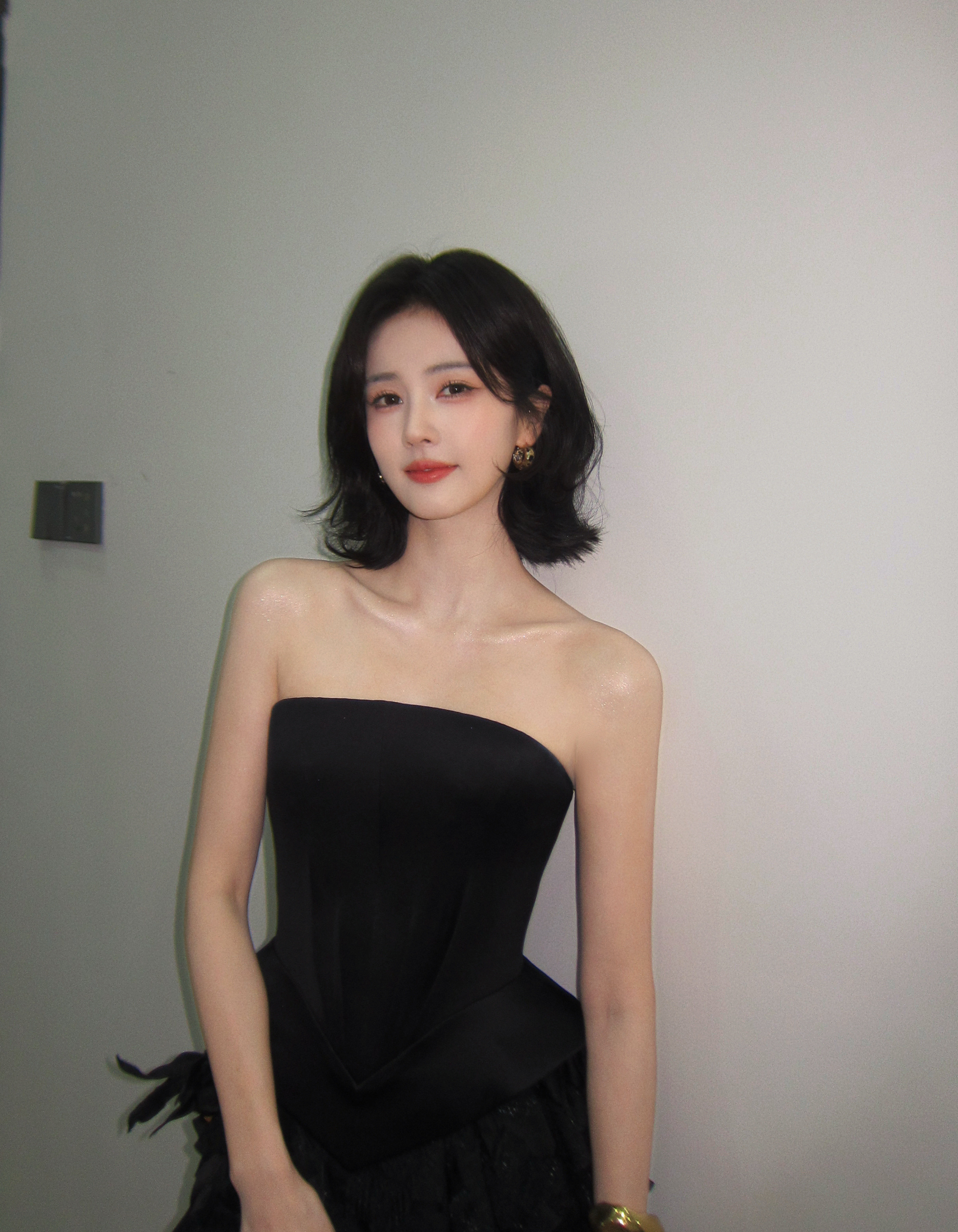 白鹿live图香香出炉～世界上有三种辣，微辣，中辣，还有姐姐美晕呐！白鹿