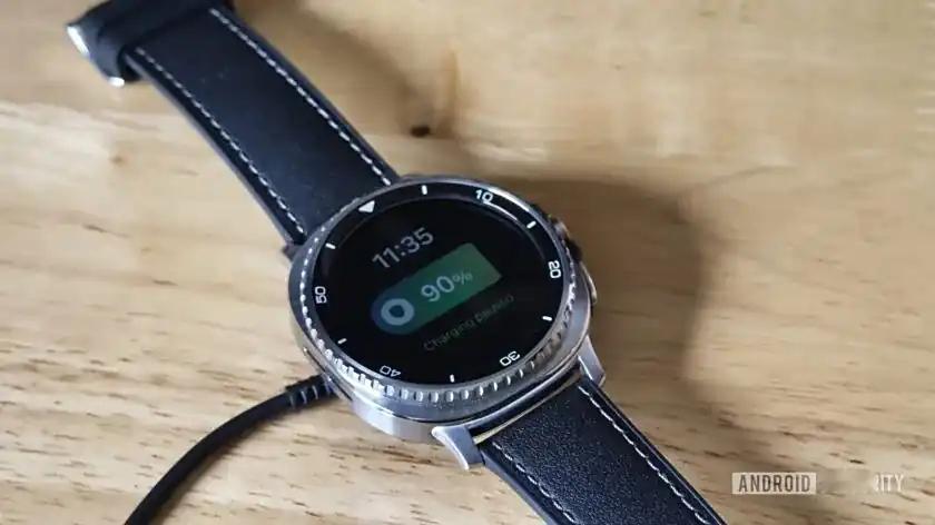 在GalaxyWatch8系列中，三星引入了“电池保护”选项描述为：“在电
