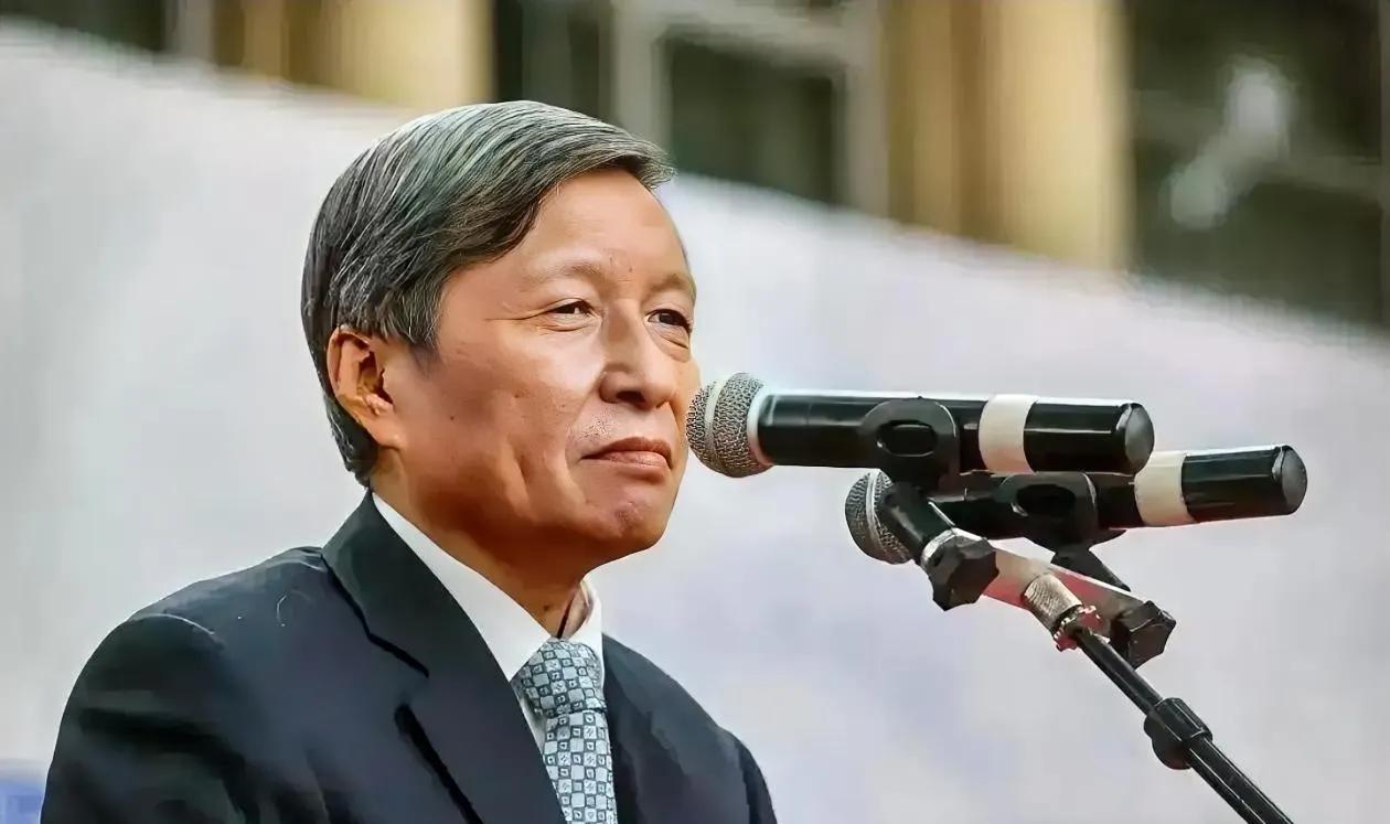 学不进去的时候，就看一遍王树国校长说的这段话：“人生短暂，全靠自觉，你可以去玩，