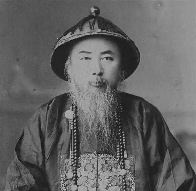 晚清重臣梁鼎芬遭贬官后，托付好友文廷式照料妻子，没想到妻子跟文廷式好上了，还生了