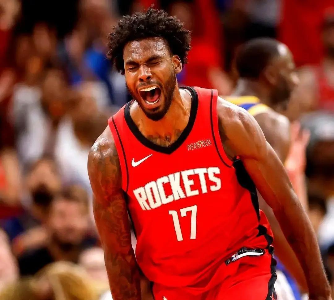 一个替补，能让火箭防守升级两个档位？答案藏在伊森即将复出的腿上。不是所有球