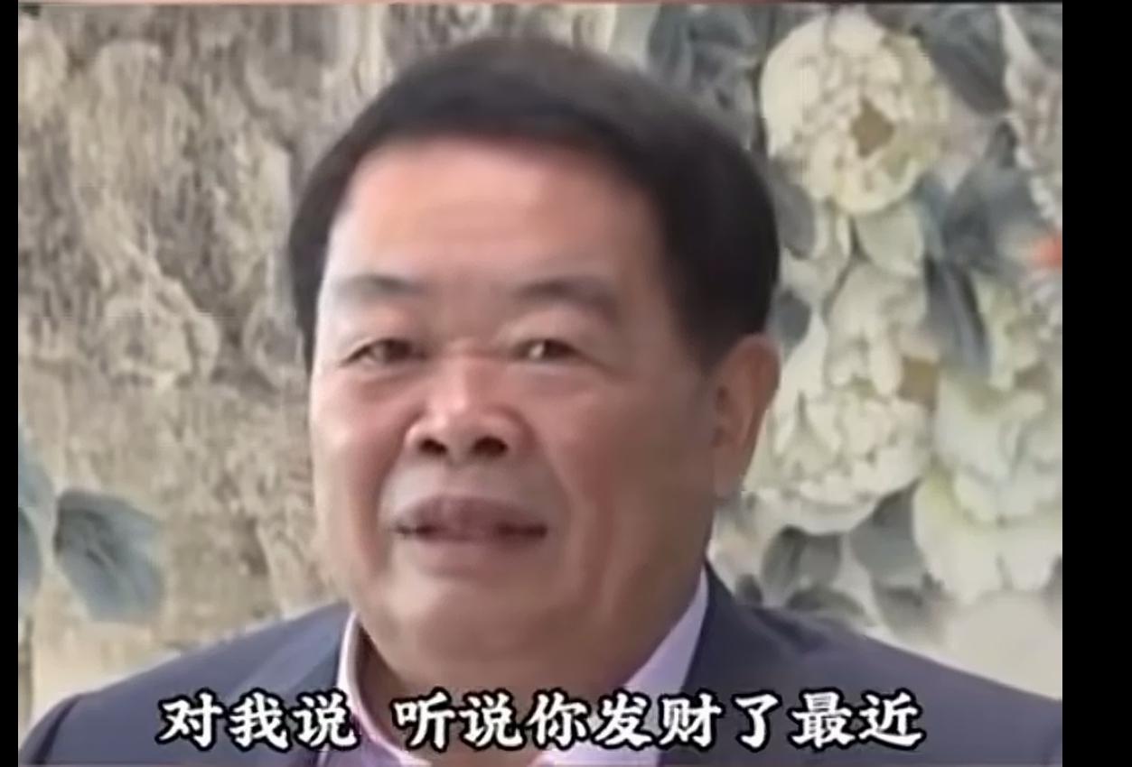 曹德旺说：“1983年，我小学的老师，她那天来做客，对我说，听说你发财了最近。我