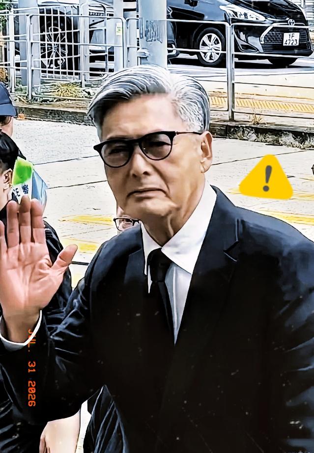 周润发这套山顶洋房挂牌多年迟迟没能成交，网络上衍生出不少玄学说法。有人称，不少香
