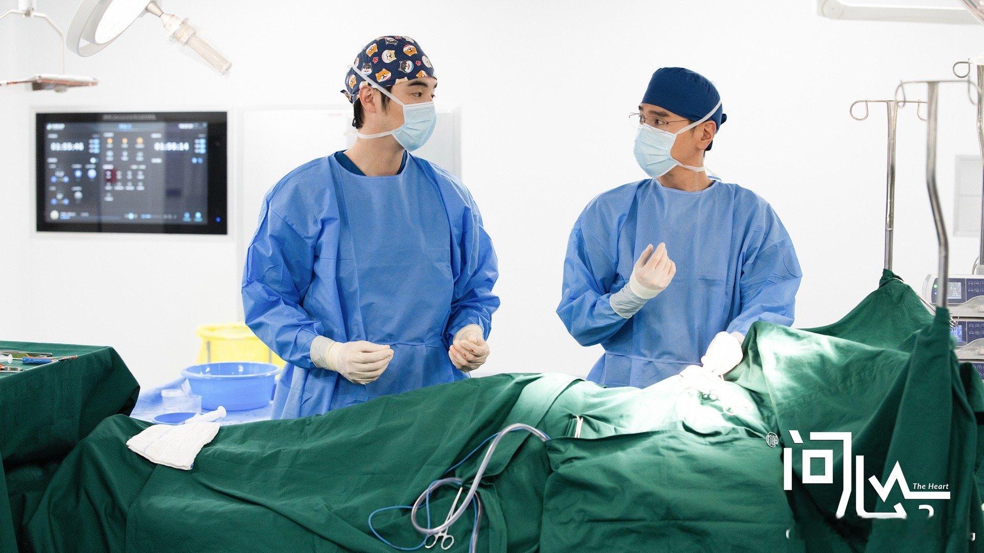 这哥妹狗组合太对味了看到他们三个人一起出来，那种熟悉的感觉立刻就回来了。哥妹狗