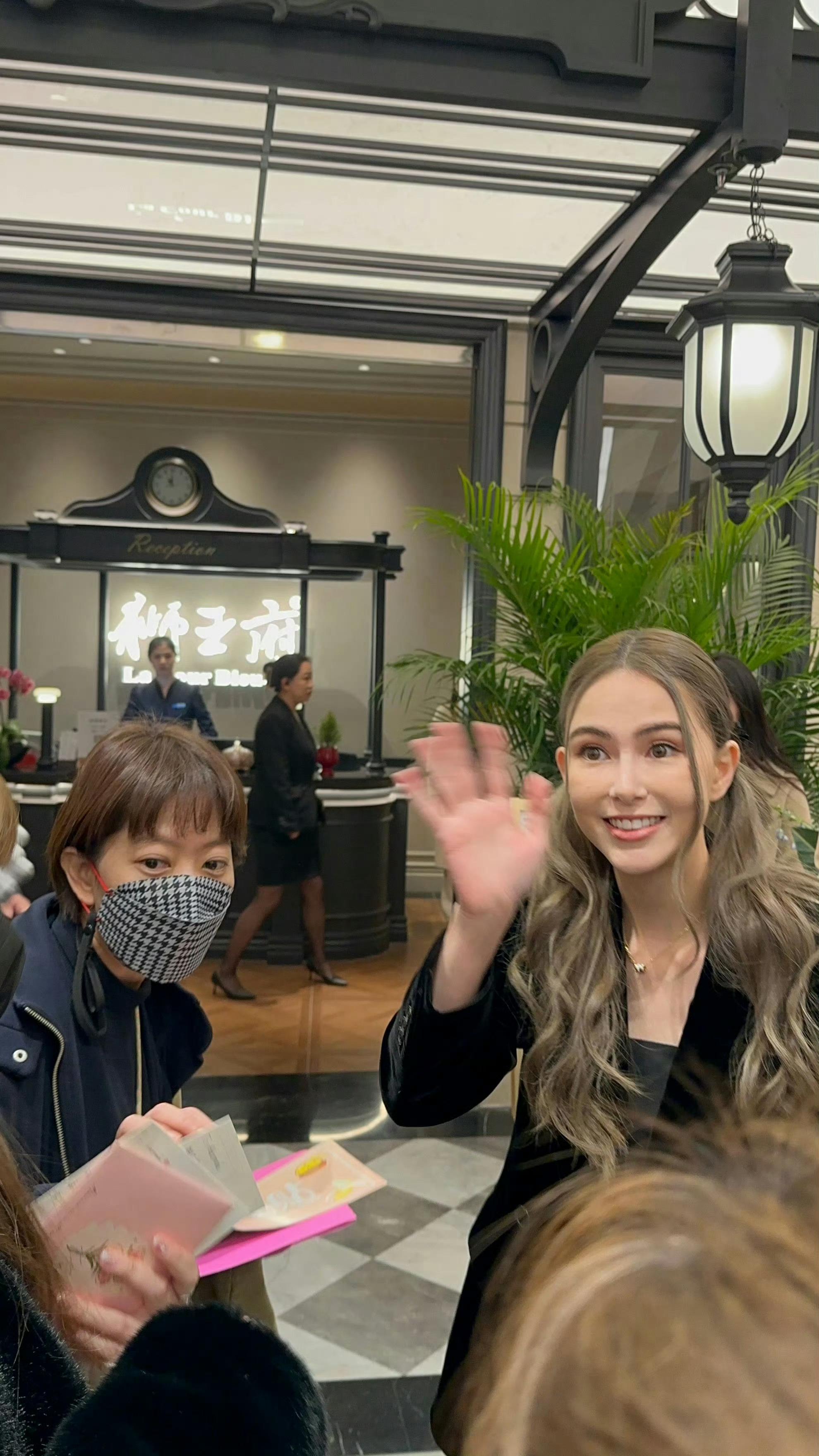 路人拍的昆凌，好年轻好美