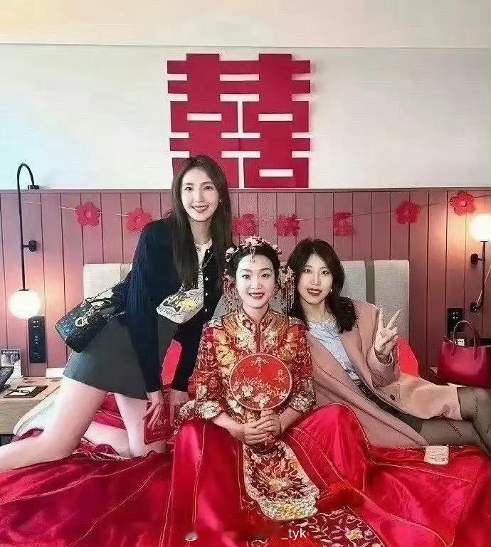如果让新娘看到这两张照片，脸都要绿了吧