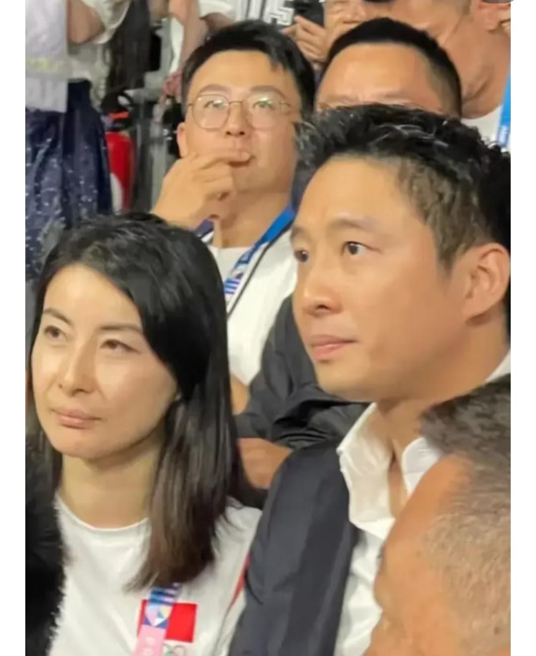 郭晶晶此刻心情，估计比吃了苍蝇还难受她怎么都没想到，自己因工作原因没能参加小叔