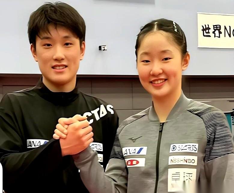 4月6日，澳门世界杯结束。张本智和一家走出机场，没有欢呼，没有摄像机的闪光灯围堵