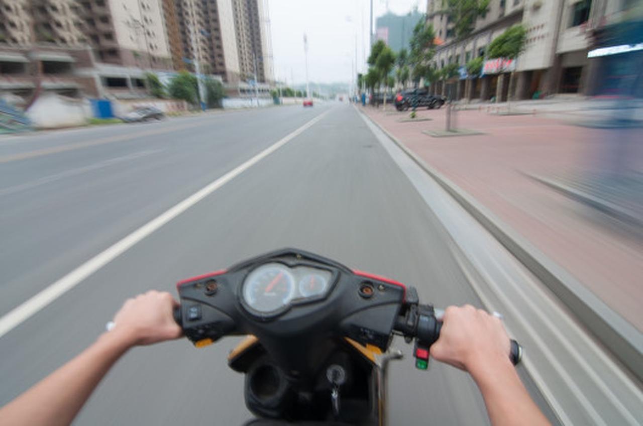 骑手跳槽对平台服务肯定有影响。岁末，外卖平台开启抢人大战，美团、淘宝闪购等纷纷用