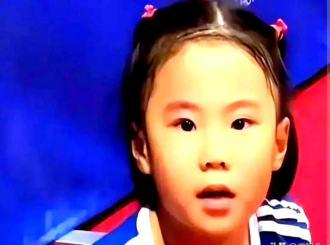 9岁“大魔王”苗子，教练却专挑她输的球看。王楠女儿笑笑，技术真的真的没得说。