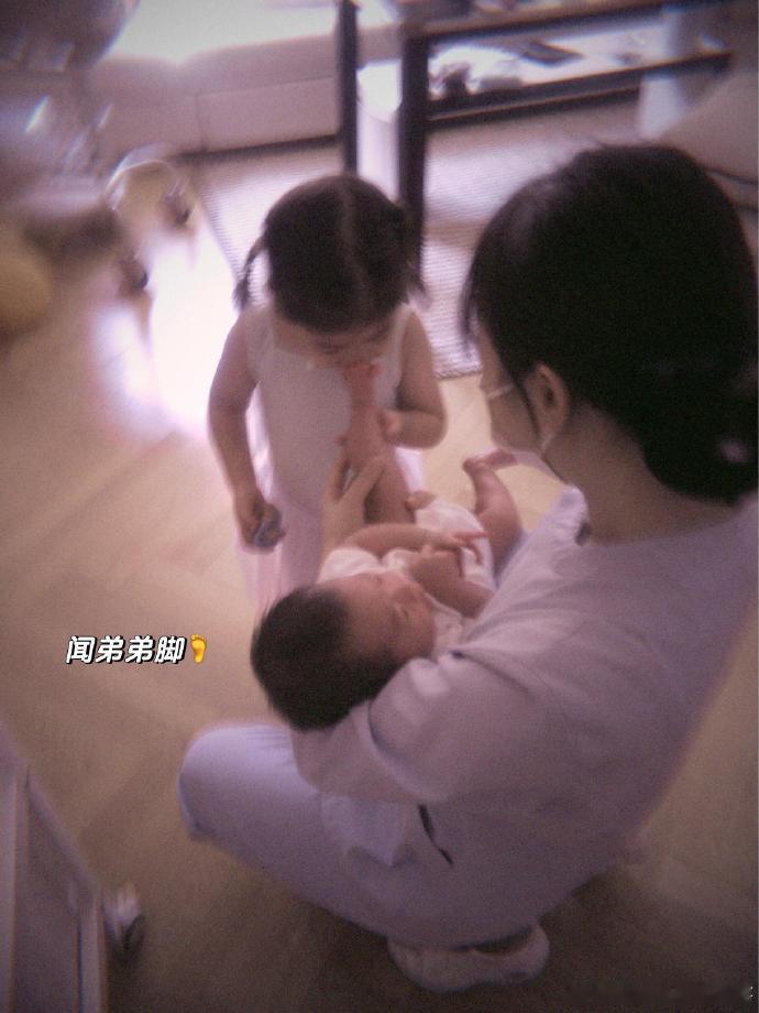 程晓玥说二胎是酒后意外怀的程晓玥分享二胎经历，称是在朋友婚礼上醉酒后意外怀上的
