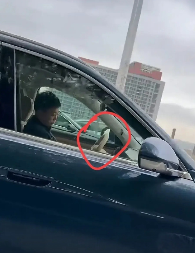 估计余承东自己都不知道是该笑还是该哭了！好消息是，自己用自家智驾汽车，用实