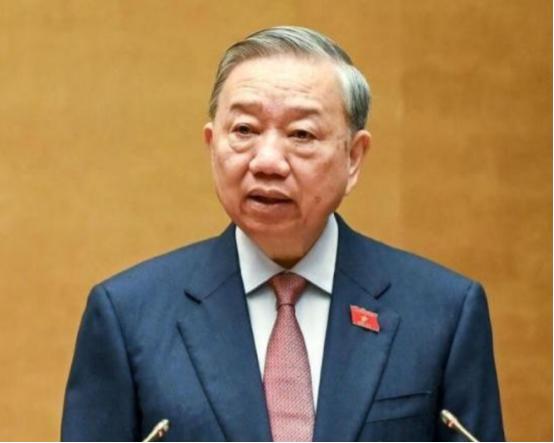 越南反复横跳玩投机？对华示好转身抱紧欧美，手握战略矿产左右下注真能如愿吗？当