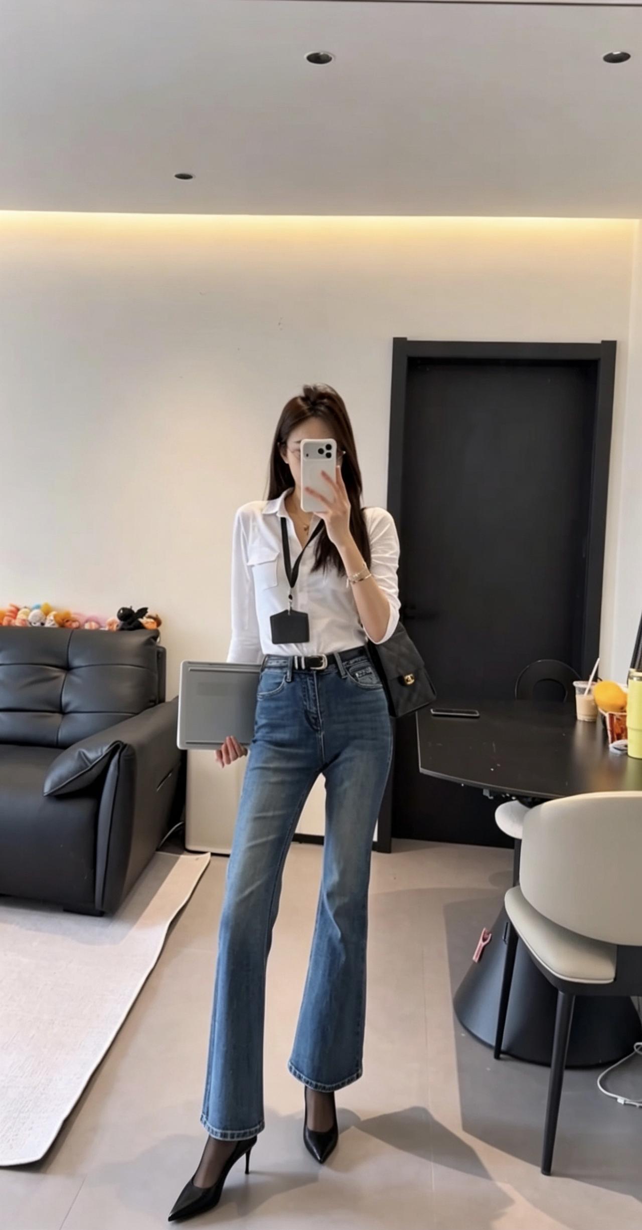 正常穿搭推荐，无不良引导。今日推荐这套穿搭属于“休闲通勤风”，核心在于用休闲牛