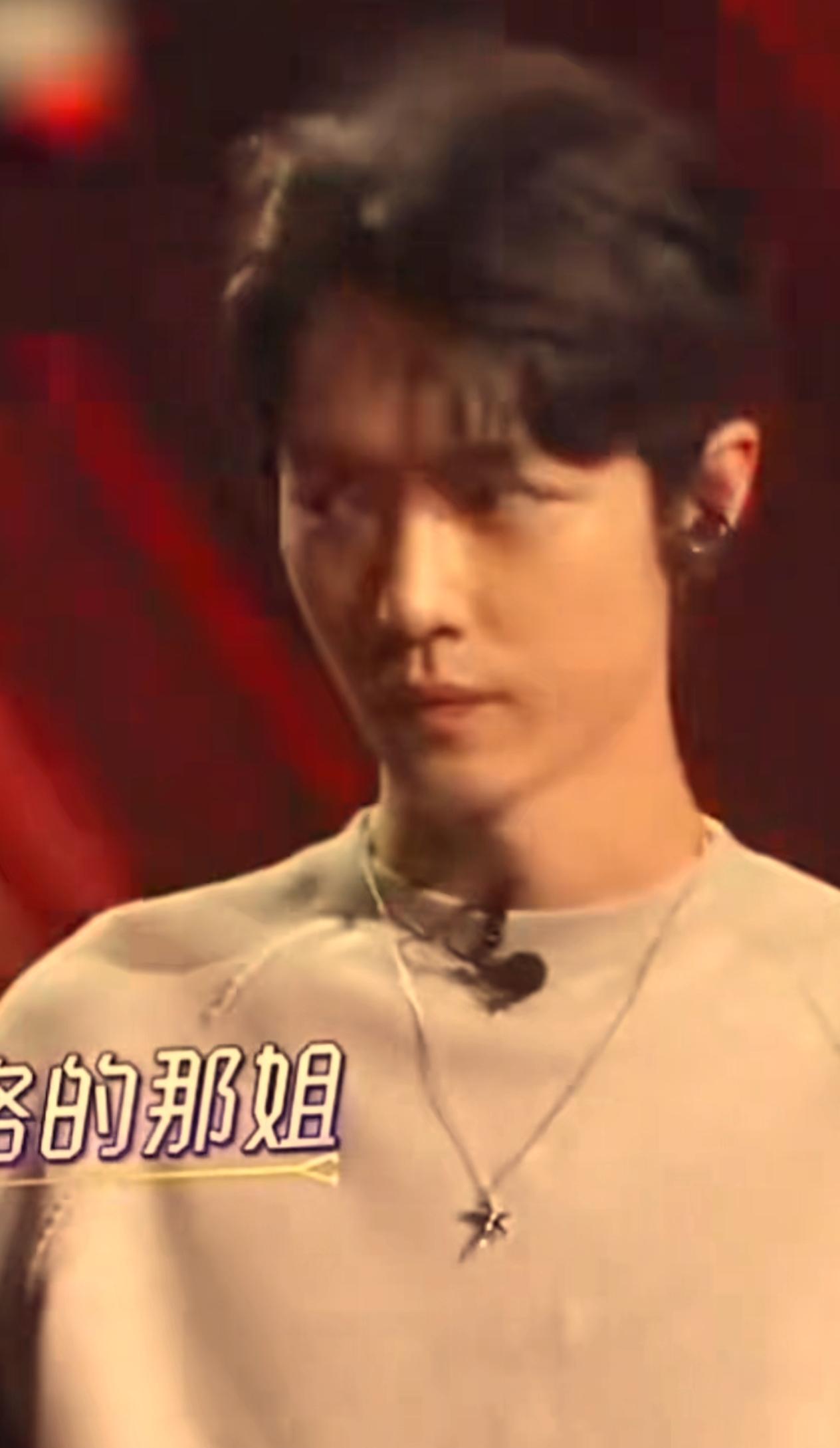 终于知道了为什么肖战唱歌也这么好听不是因为他天赋异禀，而是因为吹纸片肖战