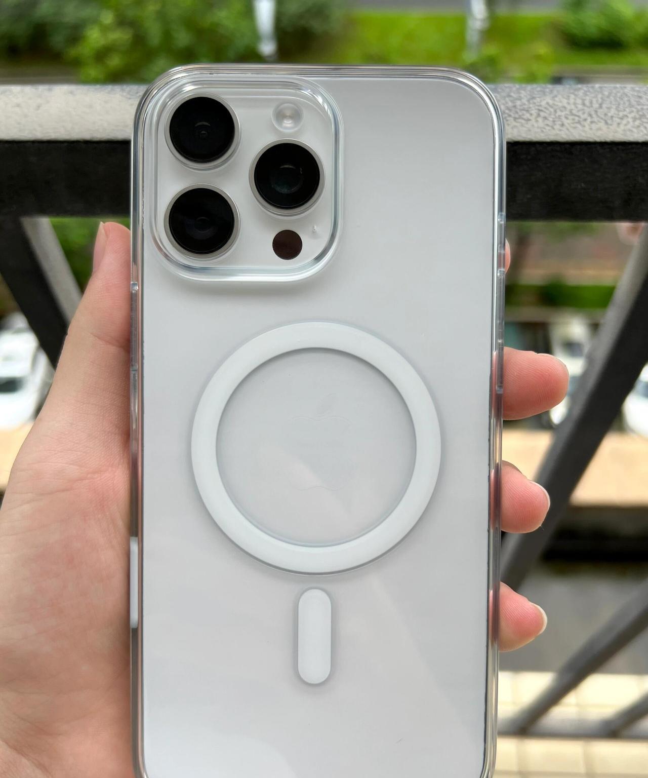 iPhone16pm使用心得+建议p1手机壳是官方的，手感很好就是价格略贵，有