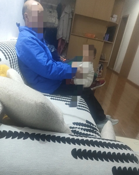 公公无理取闹的样子真无语…昨晚22点多了，公婆过来了。我们家是密码锁，搬过来的