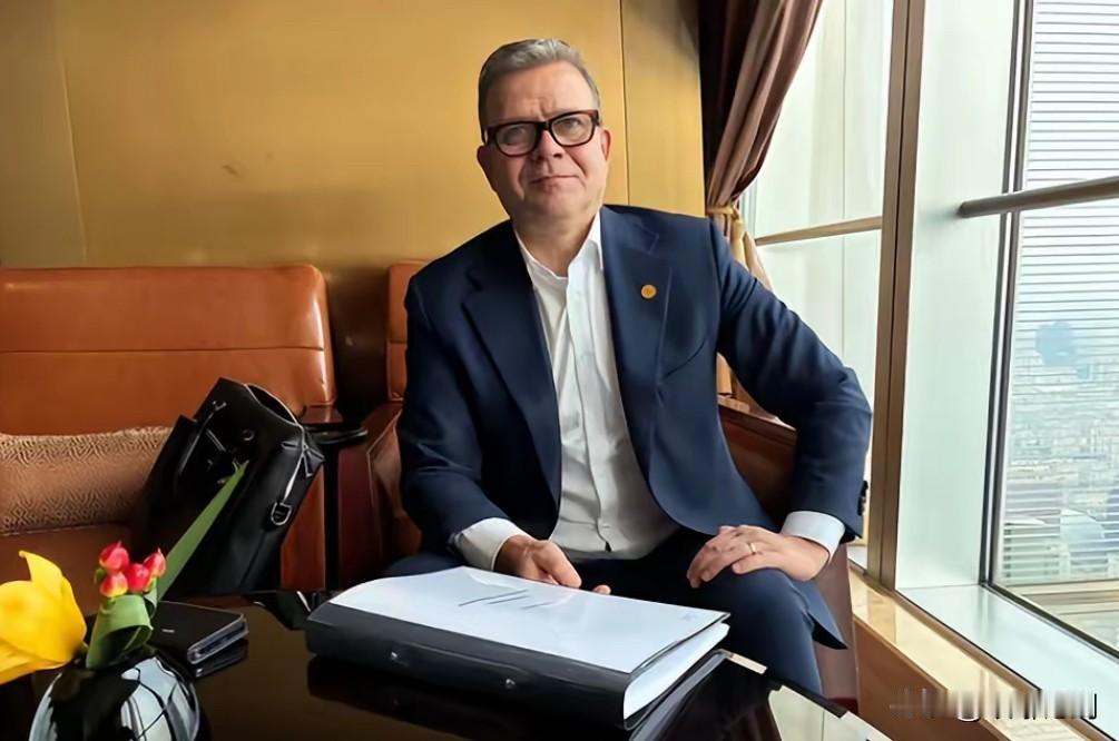 芬兰总理访华第一晚就摊牌！直言中美差别：中国更可靠芬兰总理奥尔波刚到北京，当