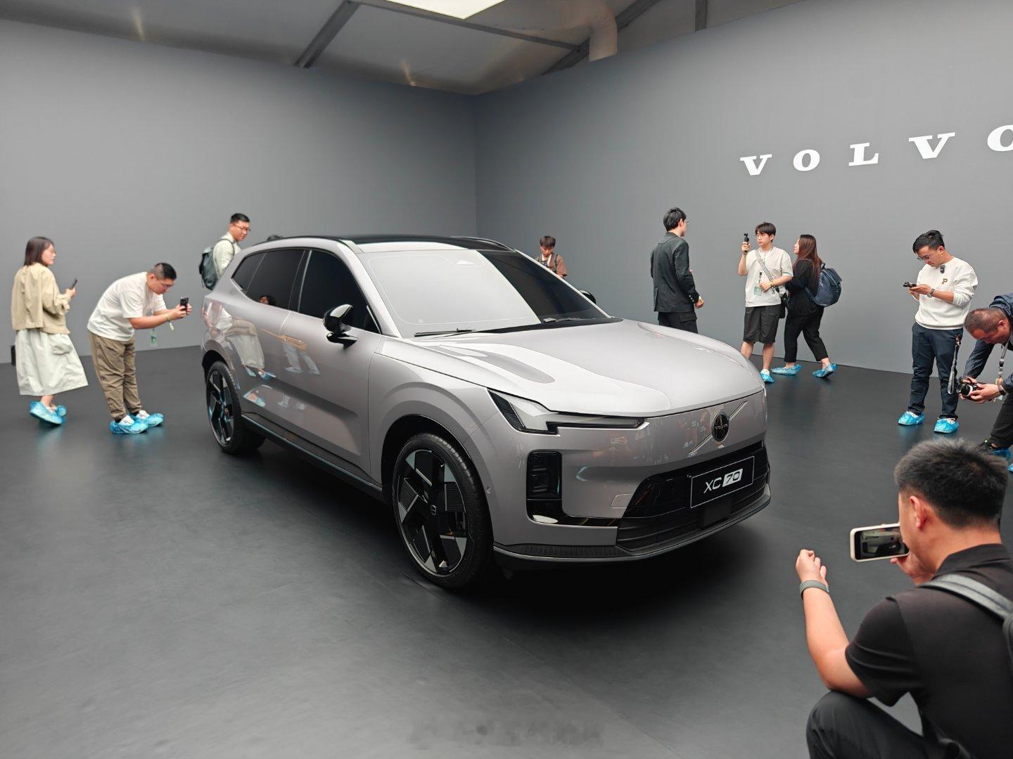 沃尔沃公布了全新XC70的外观……你没看错，XC70这个阔别已久的名字又被激活了