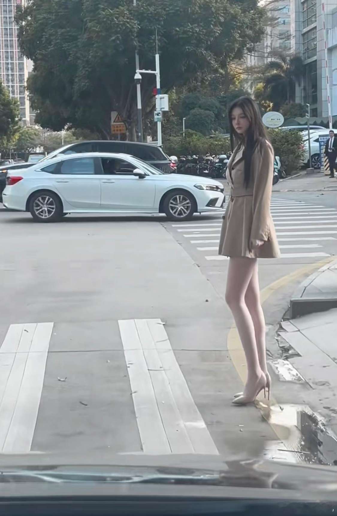 还好停住了，礼让行人谨记在心。