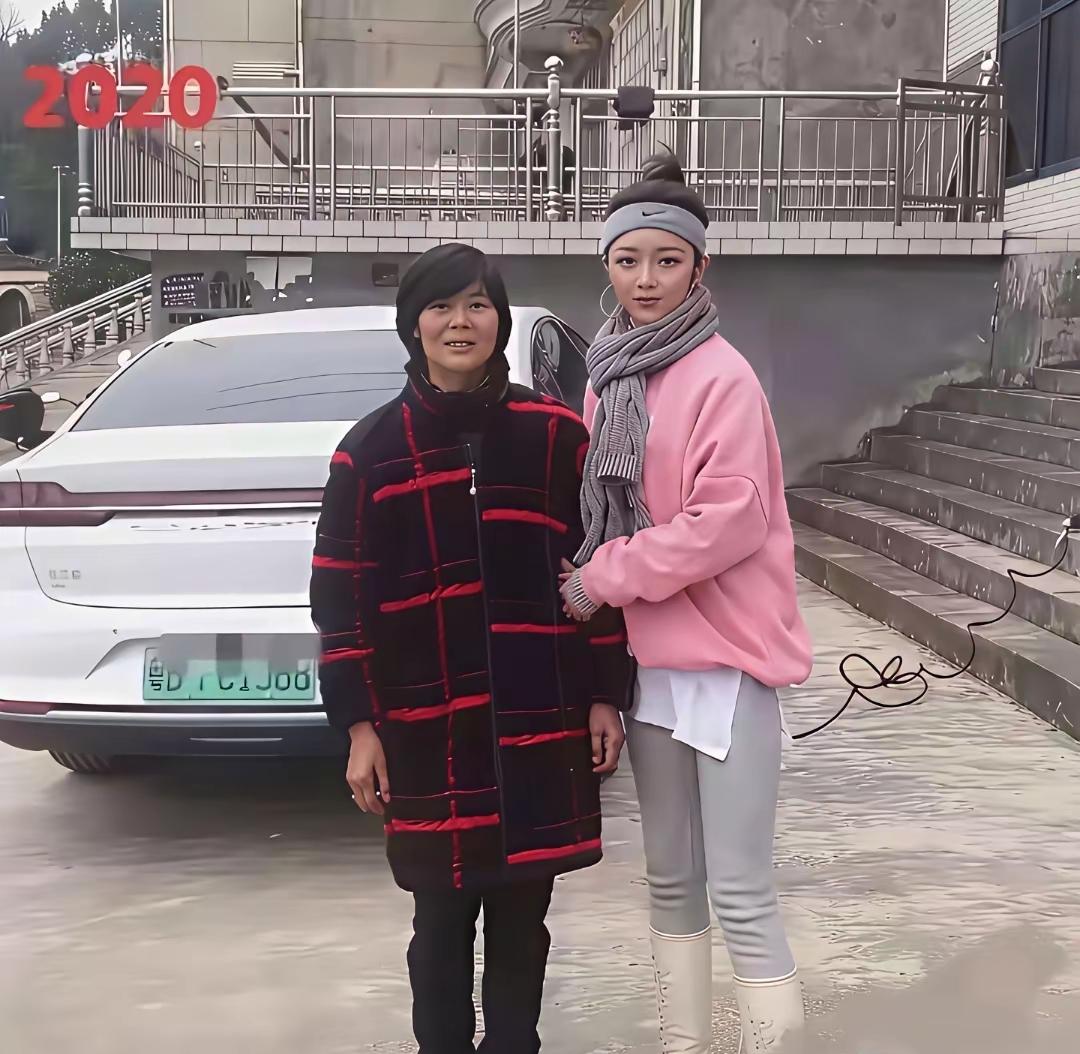 看来滴滴还是有搞头？都开上专车了。[捂脸哭]