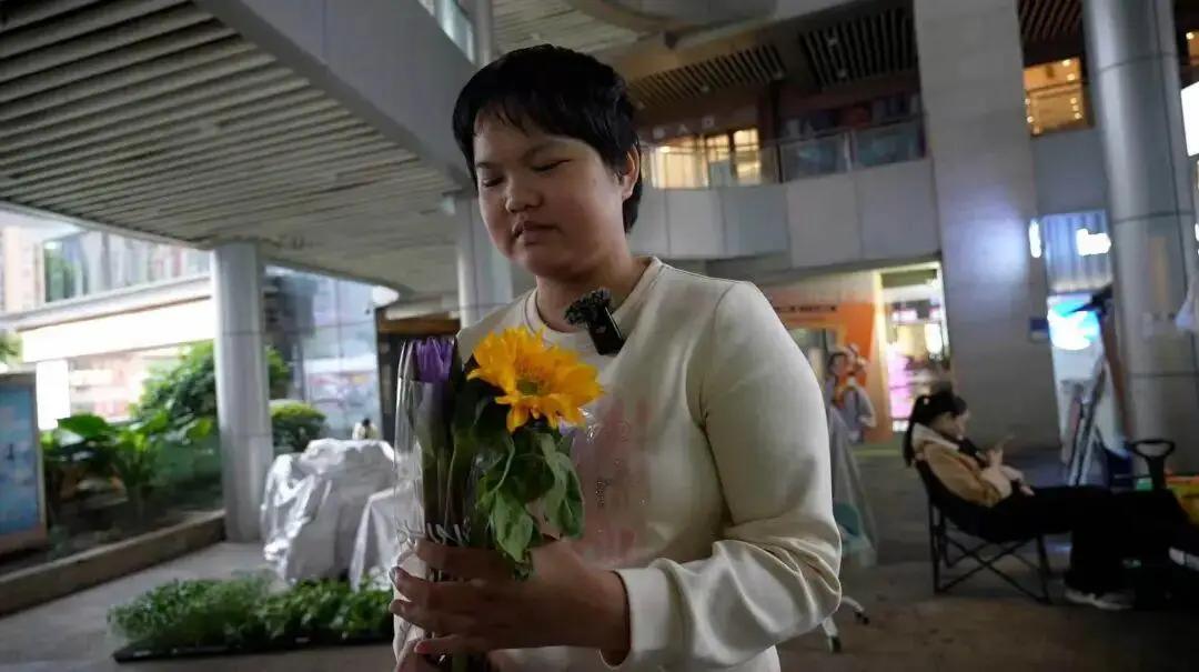 重庆女孩胡心瑶地铁吐血后人们一直很担心她的身体状况，还好胡心瑶第2天就被送去四川