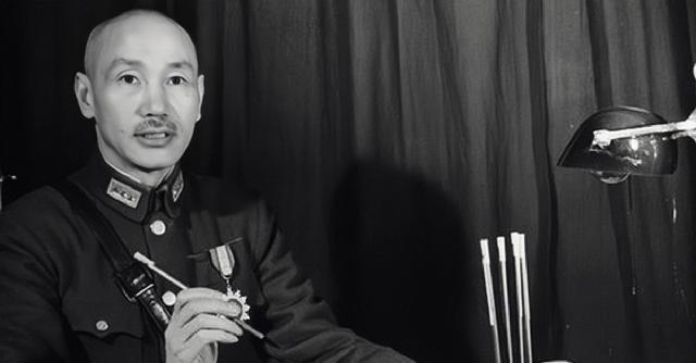 1943年，宋美龄十分讨厌一个人，于是吩咐戴笠去刺杀他，戴笠听后吓得半死，赶紧偷