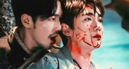 朱一龙被称为"吐血小王子","尝过各种血包的男人",在《镇魂》里的吐血