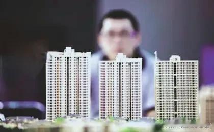 国家不应该用财政资金为购房者贴息，但是可以进一步推动商业银行在现有利率基准下进一