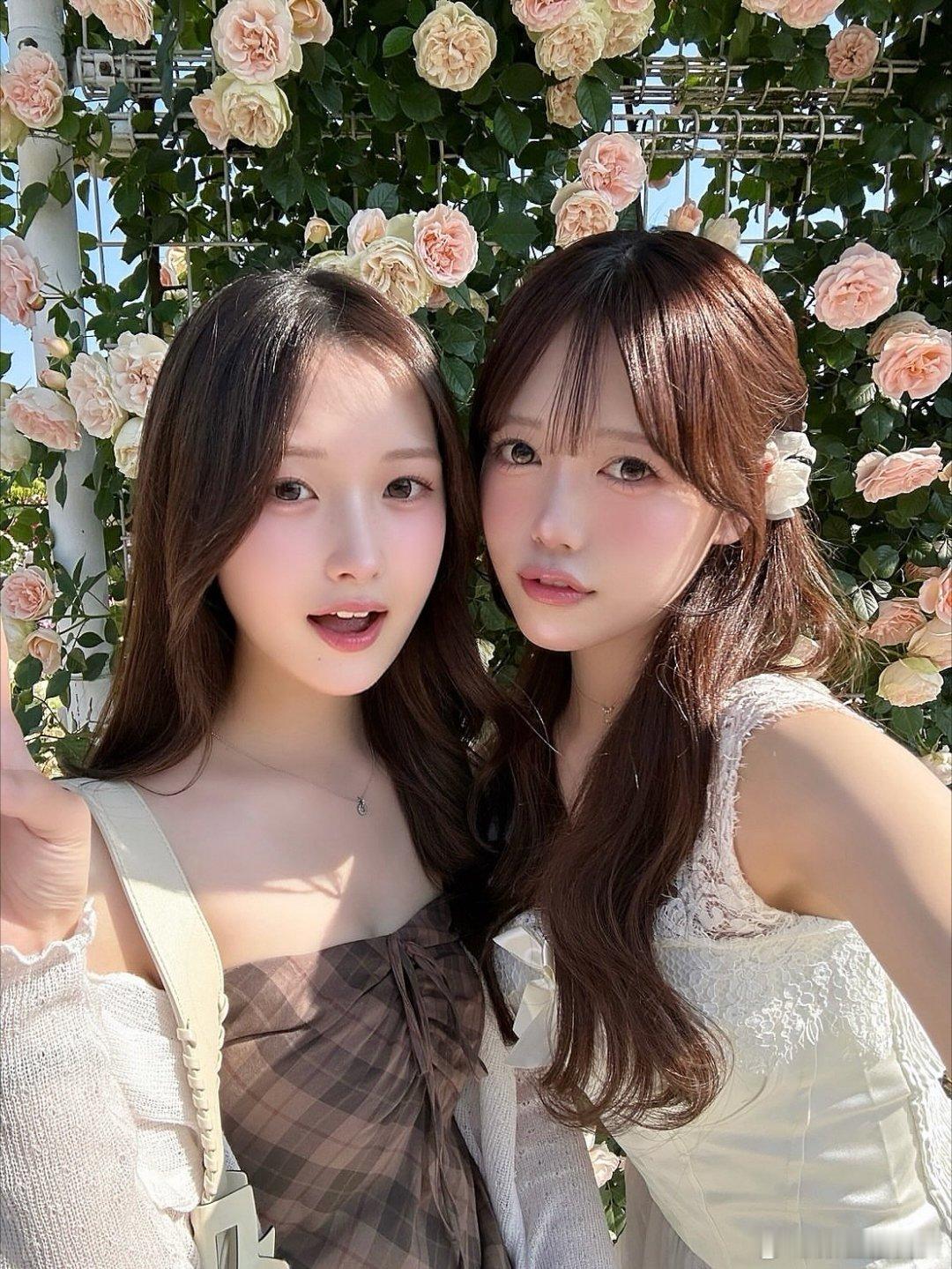 👩🏻💕​​​
