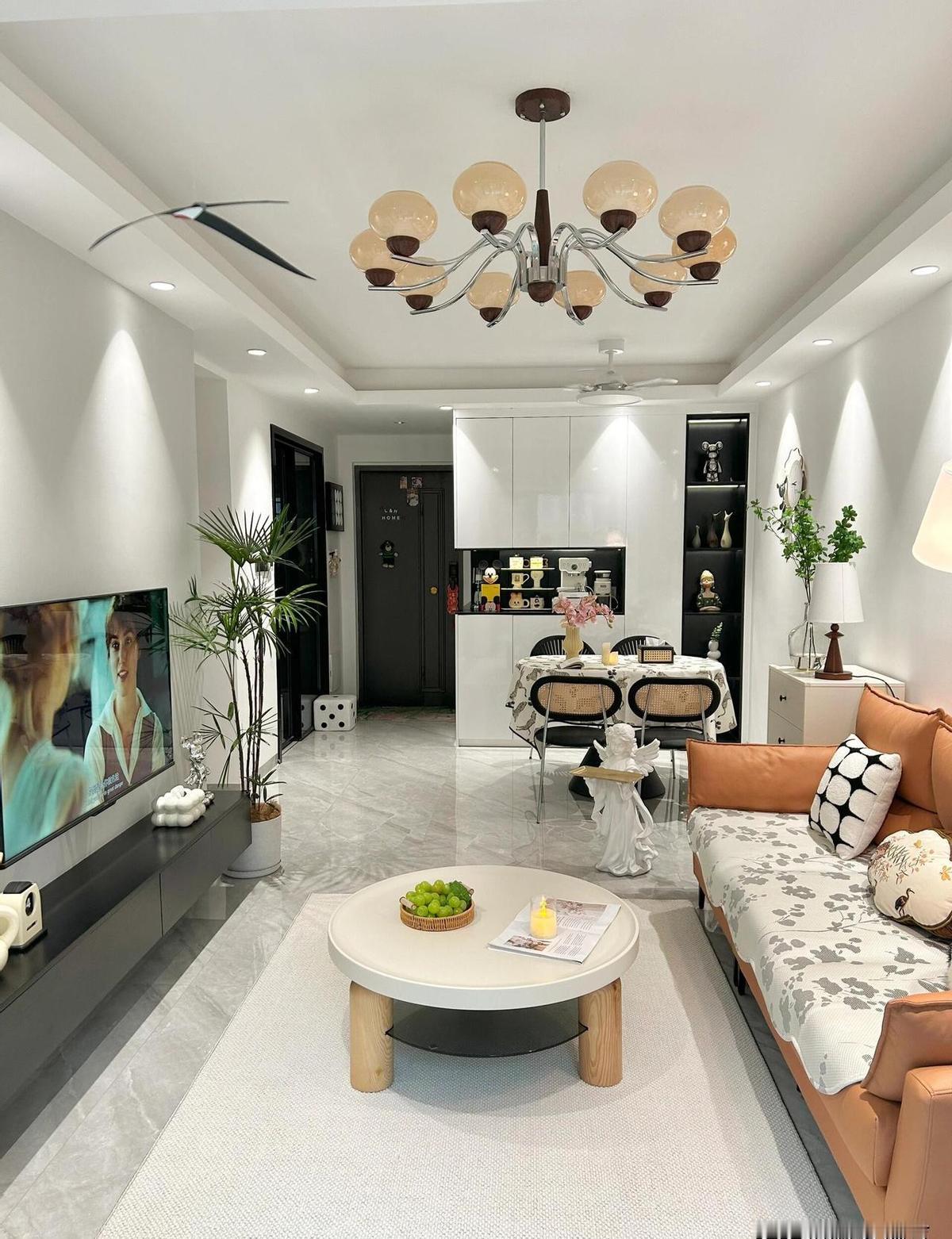 家里有俩孩子，一个负债累累，一个日子过得滋润，爸妈咋分钱才不伤感情？这事儿真不