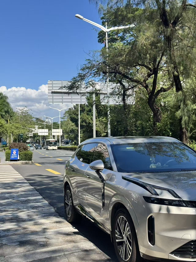 混动领克08一年开下来省钱吗领克08是一款插混车，目前25款一共有五个车型，但