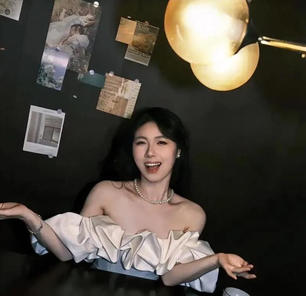 敢直面自己的贪心，比装无辜演人设通透太多了。宋珍珍一番直白表态，彻底打破了圈